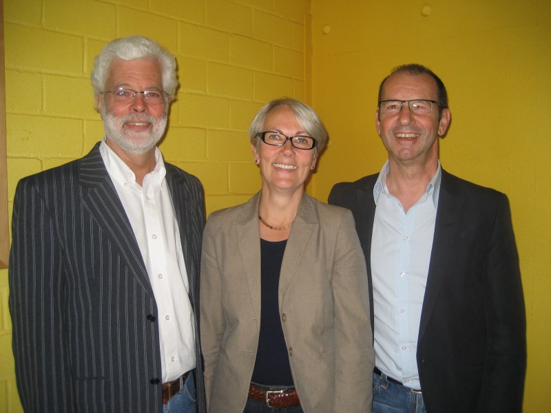 Schulleiter U. Erdmann, LRSD`in H. Otto und der scheidende kommissarische Schulleiter M. Thomsen (von links) Schulleiter U. Erdmann, LRSD`in H. Otto und der scheidende kommissarische Schulleiter M. Thomsen (von links)